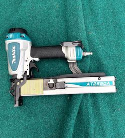 Makita AT2550A Pneumatic Staple Gun