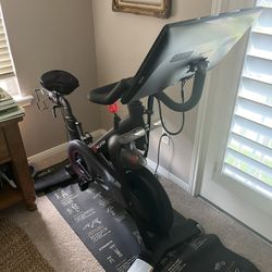 Peloton - Mint Condish
