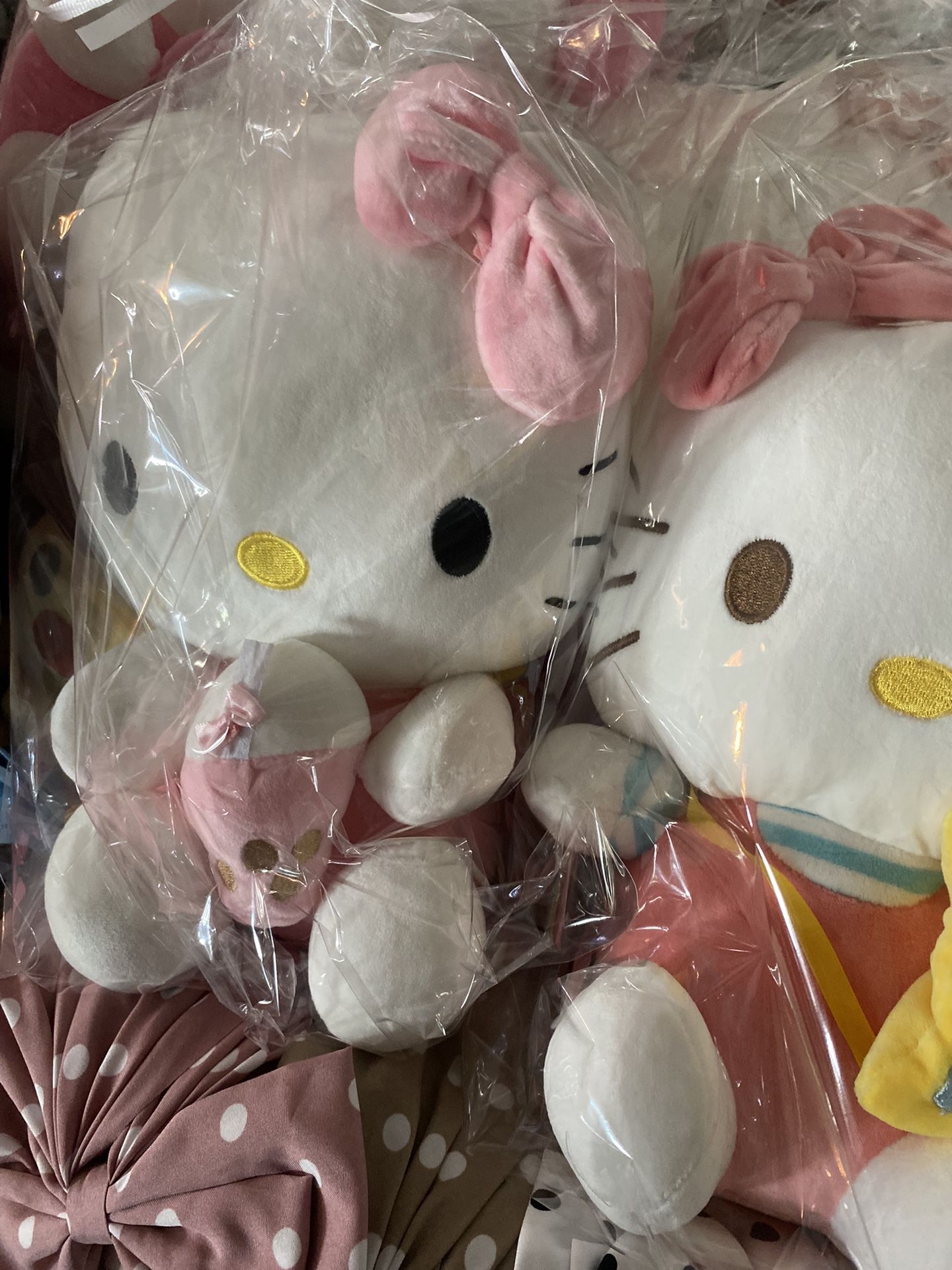 Hello kitty plushie