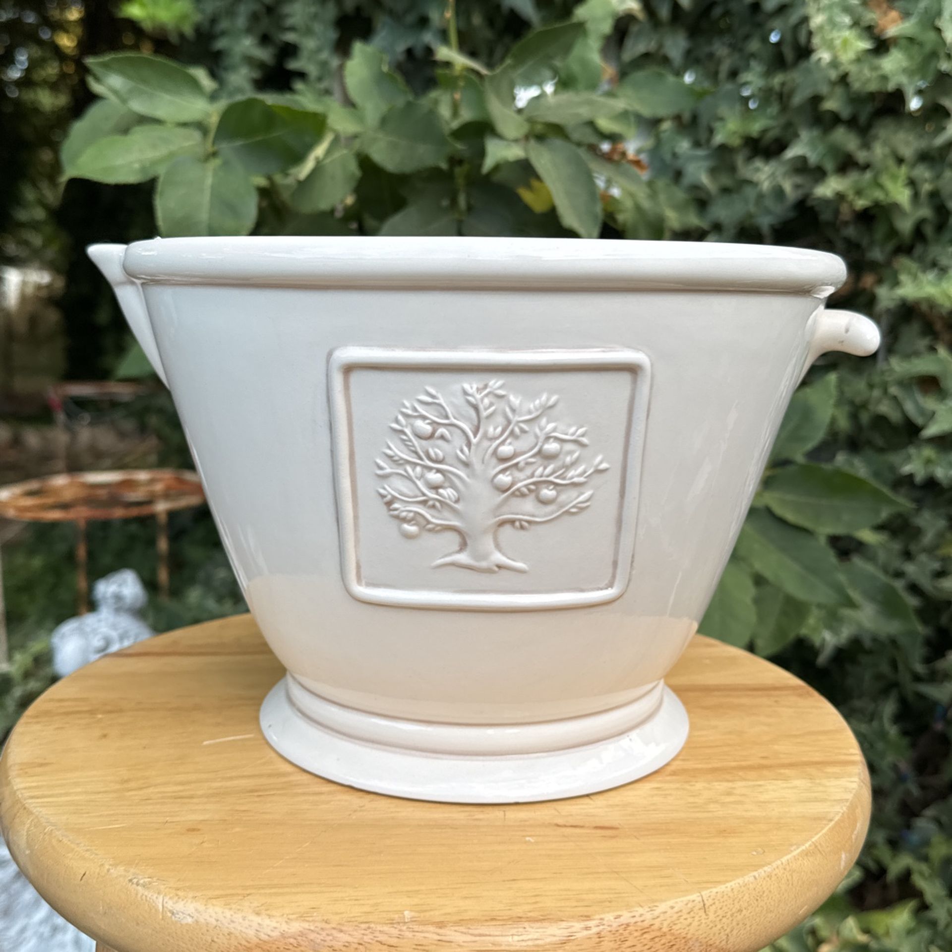 White Bowl With Pour Spout