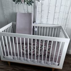 Girl Crib with Mattress and Changing Pad