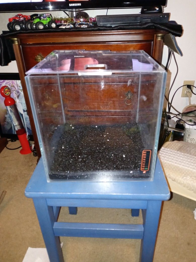 Glass Aquarium. Read Description