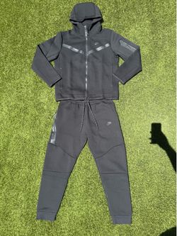 Nike Tech Set