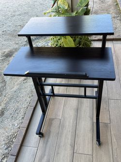 Beautiful Rolling Laptop Desk.