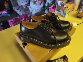 Dr. Martens size 5 woman's