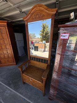 Mud room chair trunk with mirror