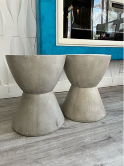 Modern Concrete Pedestal Side Tables – Set of 2 For Sale