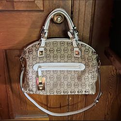 Bolsa Michael kors Color Beige 11' tall and 15' wide