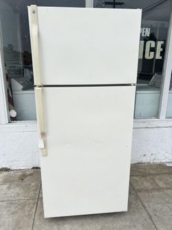 GE Refrigerator 