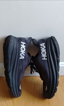 HOKA Clifton 9 GORE-TEX men's Black Sneakers  Size 9.5D very good condition