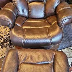 Nice Recliner with ottoman in excellent condition 