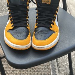 Jordan 1’s Size 10 Taxi Color