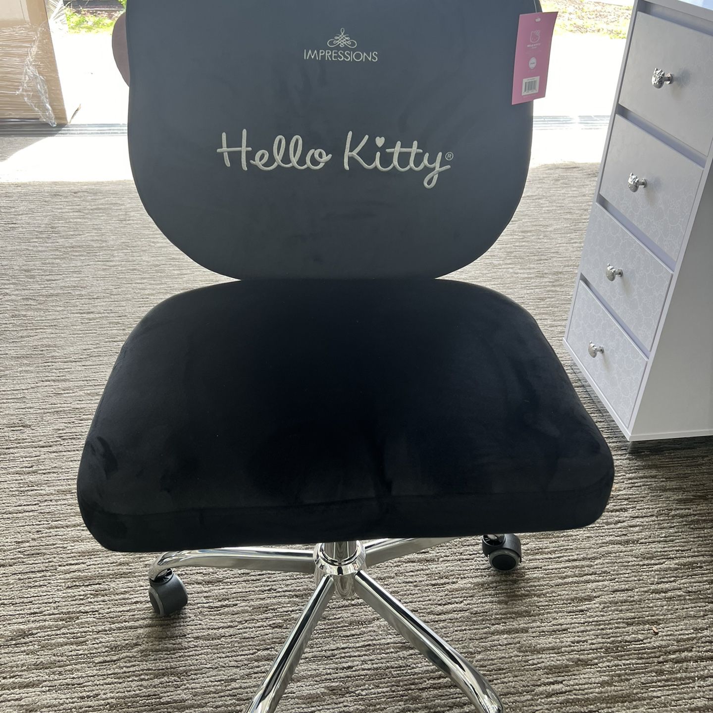 Impressions Hello Kitty Kawaii Swivel Chair