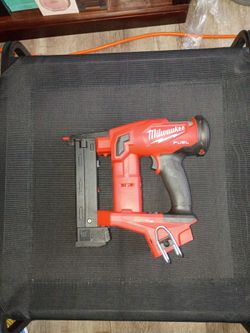 Milwaukee FUEL 18-Gauge stapler