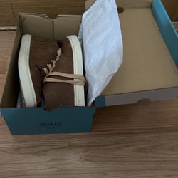 Toms Shoes