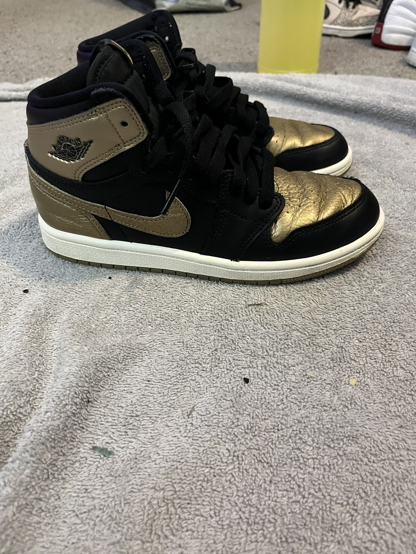Size 3Y Boys Jordan 1 Retro High OG Black Metallic Gold