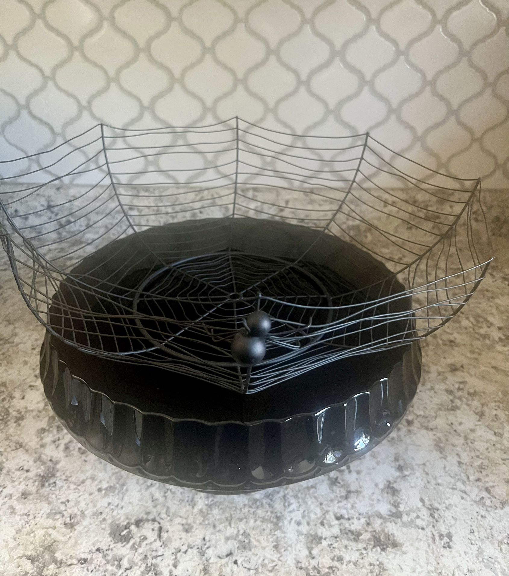 HALLOWEEN-4 Wire Spider Web Baskets (Brand New)