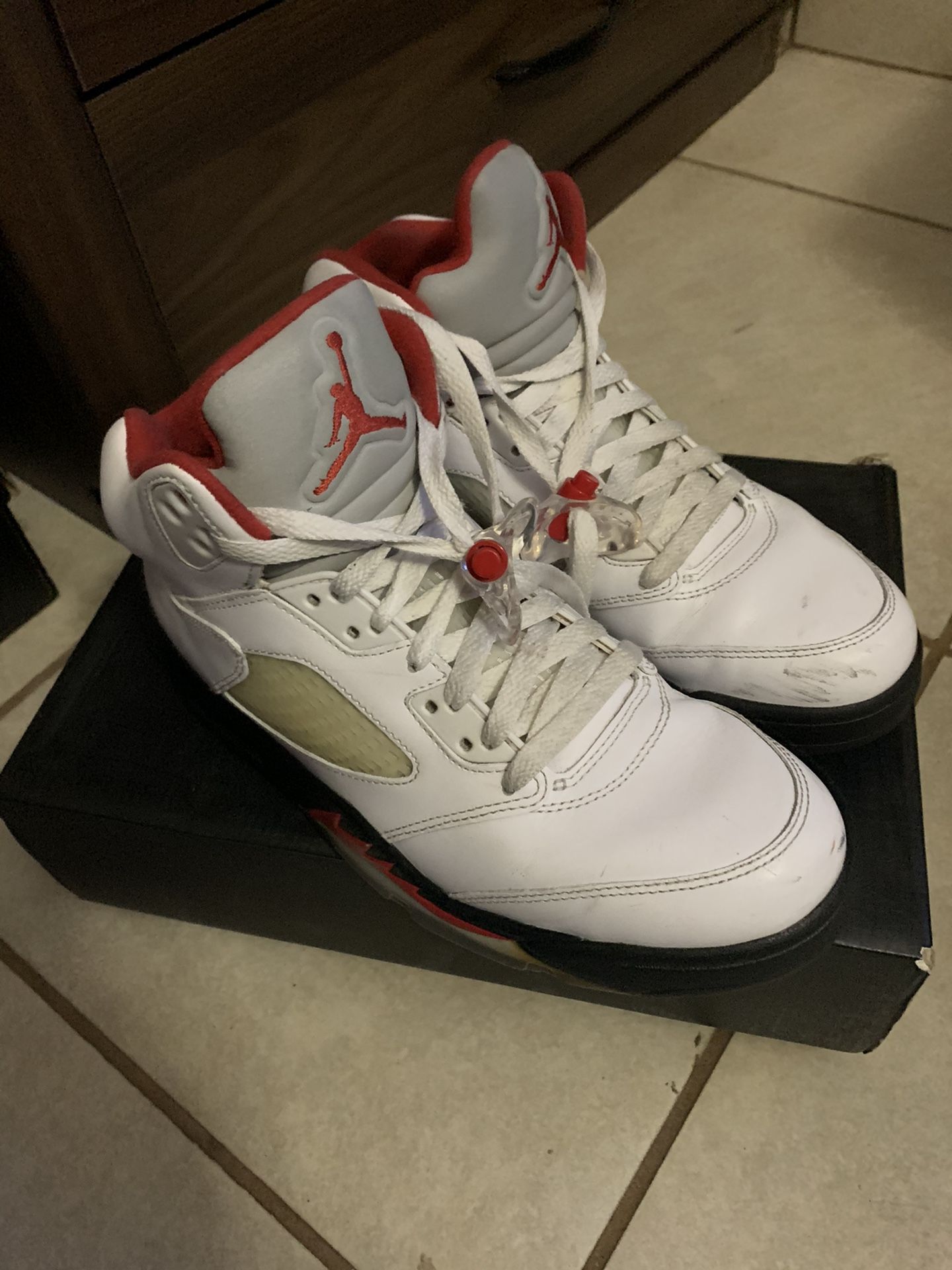 2013 fire red size 8