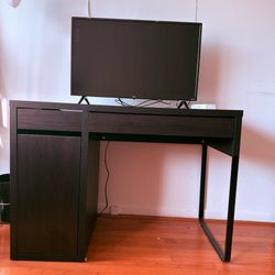 28 inch TV plus ikea table