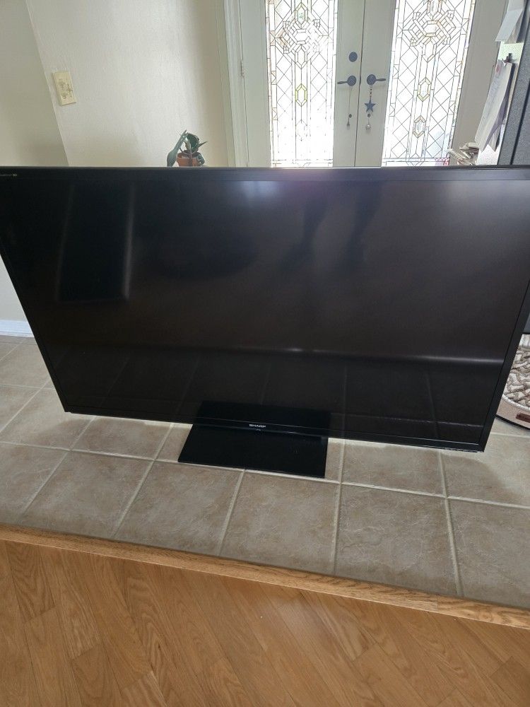 Sharp 70in sharp liquid crystal tv lc 70le847u