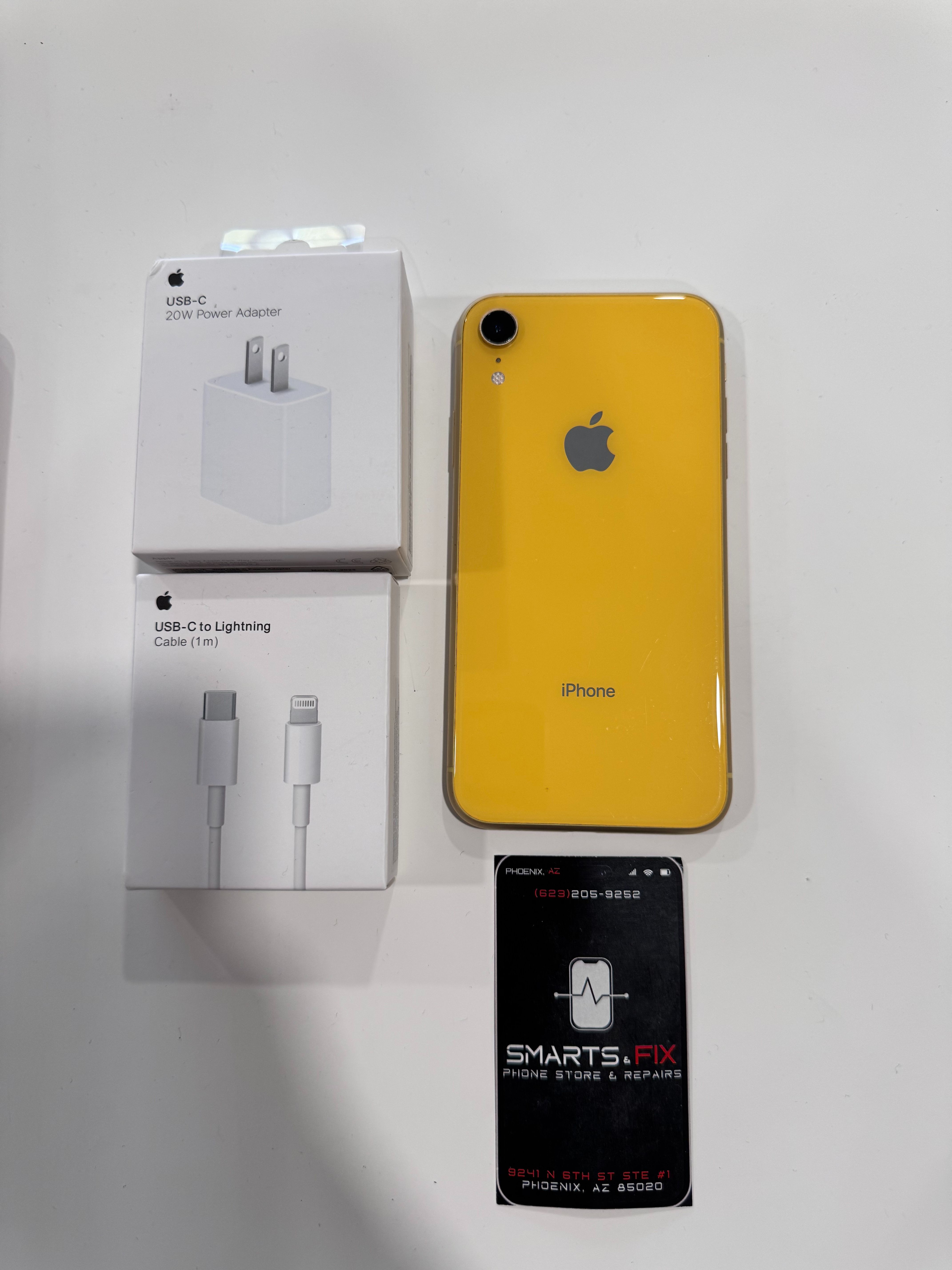 Apple iPhone XR 64 GB - Yellow (Unlocked) + Warraty