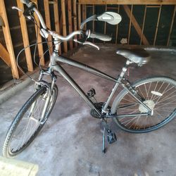 Schwinn Voyager Hybrid Bike