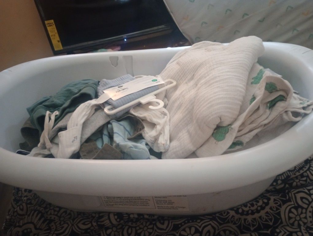 Baby Tub And Clothes