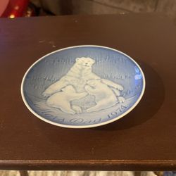 Title: Vintage 1974 B&G Royal Copenhagen Mother's Day Plate - Polar Bear & Cubs