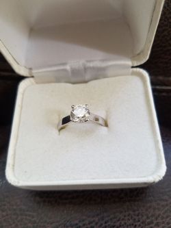 Huge diamond ring 1.25 karats nice