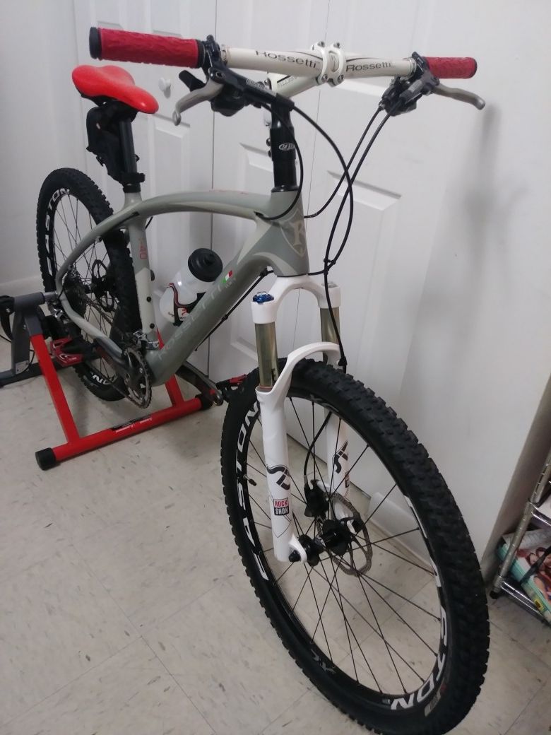 MOUNTAIN BIKE ROSSETTI CARBON FIBER FRAME MEDIUM SIZE 26" HYDRAULIC DISC BRAKES 24 SPEED