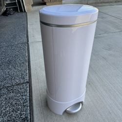 Munchkin Diaper Pail