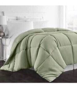 Comforter, size Queen Sage Green. 1 piece.