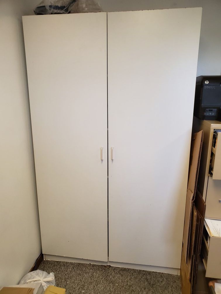 Storage cabinet