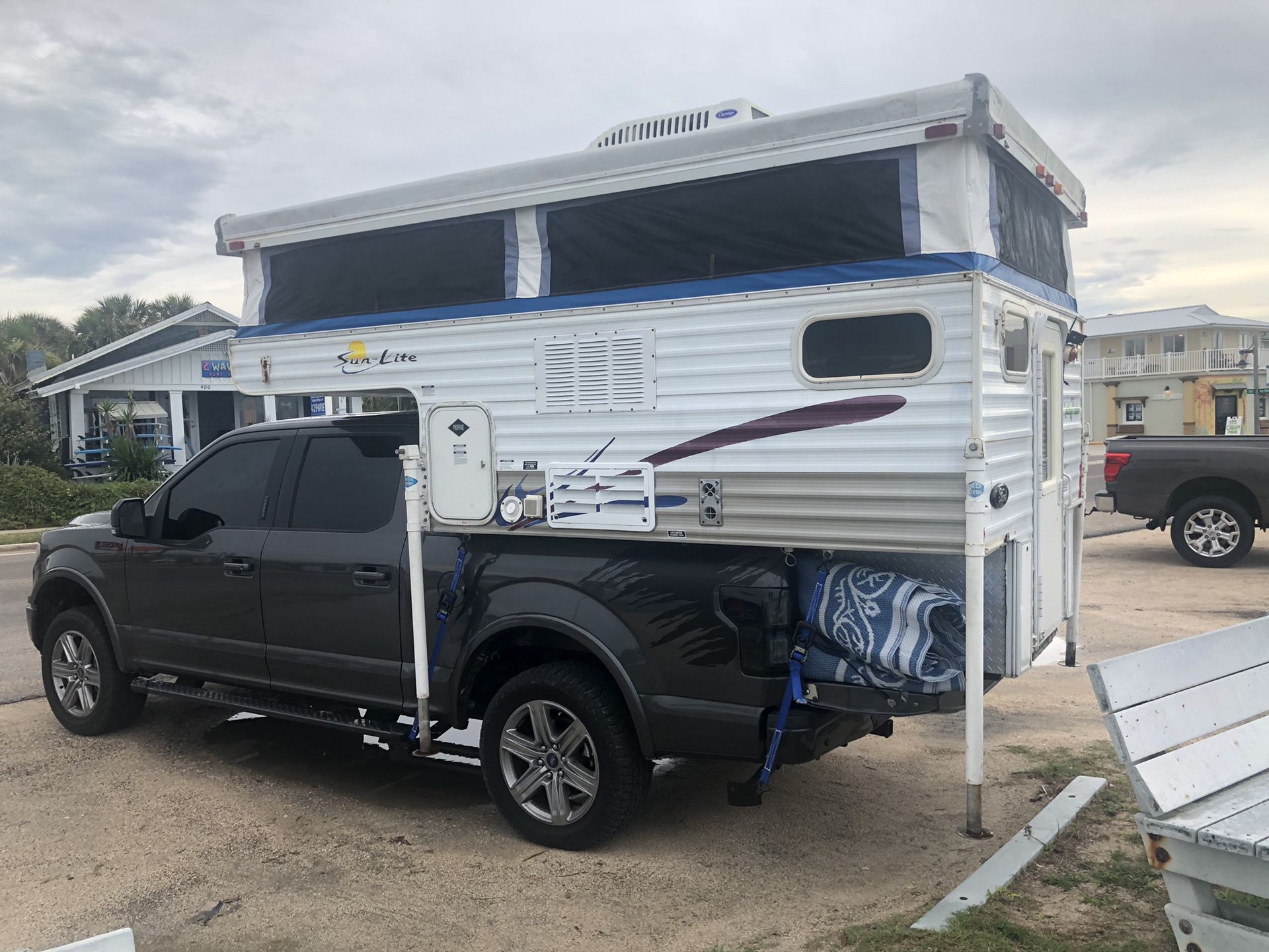 Remodeled pop up truck camper! Fits short bed 1/2 ton!
