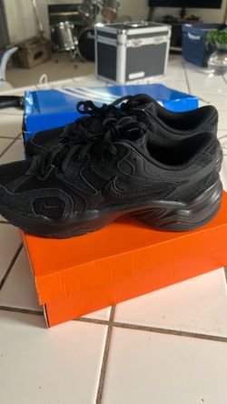 Brand New all black Nikes women’s size 9