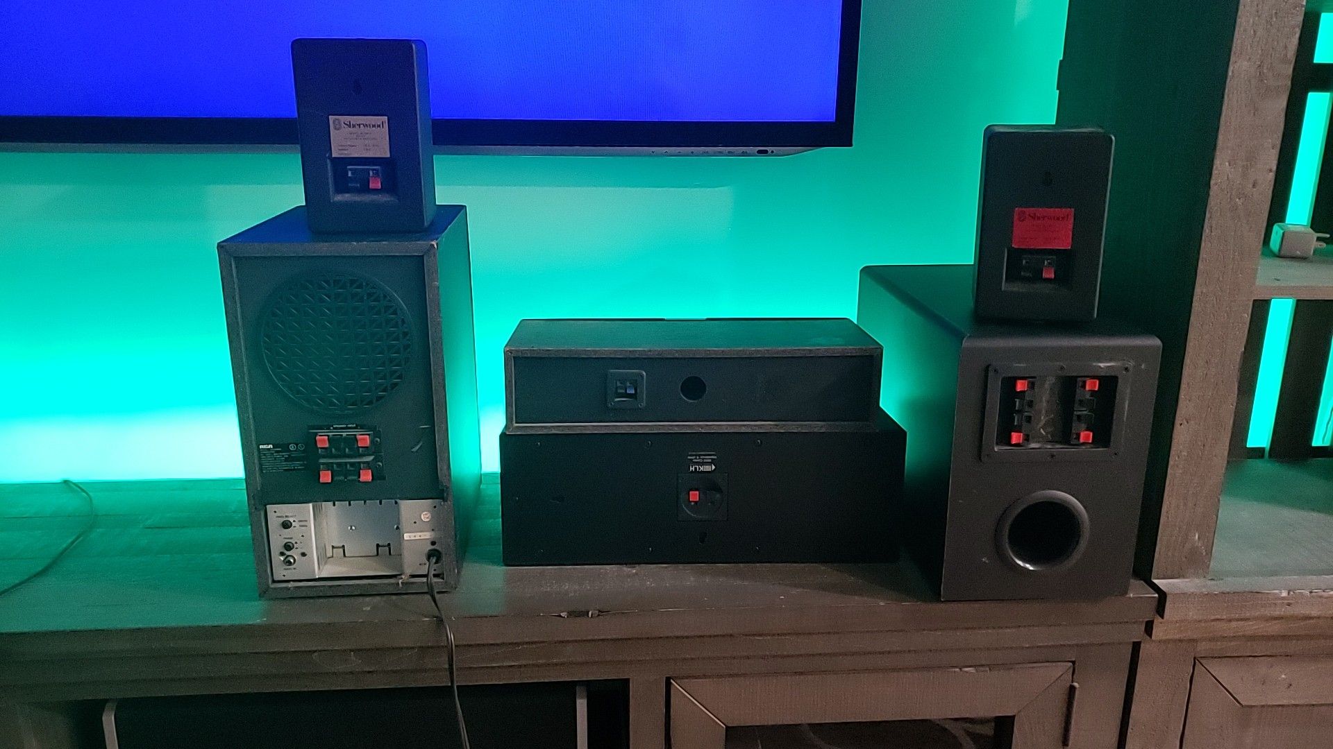 Speakers surround sound