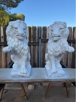 Statue lions