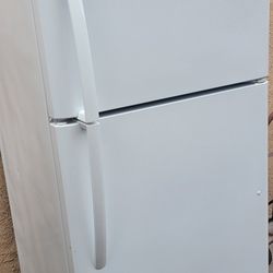 Fridgidaire Refrigerator Apartamento W30 H65 