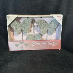 A 3-piece glitter butterfly hook set 
