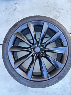 Tesla Model X 22” Rim and Tire