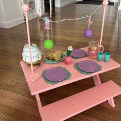 AMERICAN GIRL DOLL CHRISSA PARTY TABLE RETIRED