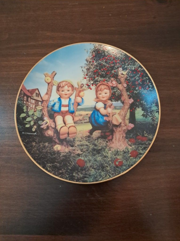Hummel Apple tree boy and girl