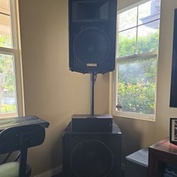 Speakers And DJ Equipment 