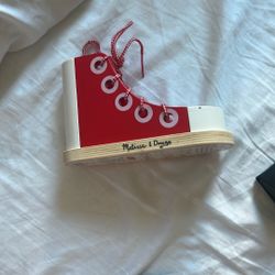 Teaches You How To Tie Your Shoes