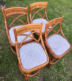 4 uph. Bamboo Arm Barstools