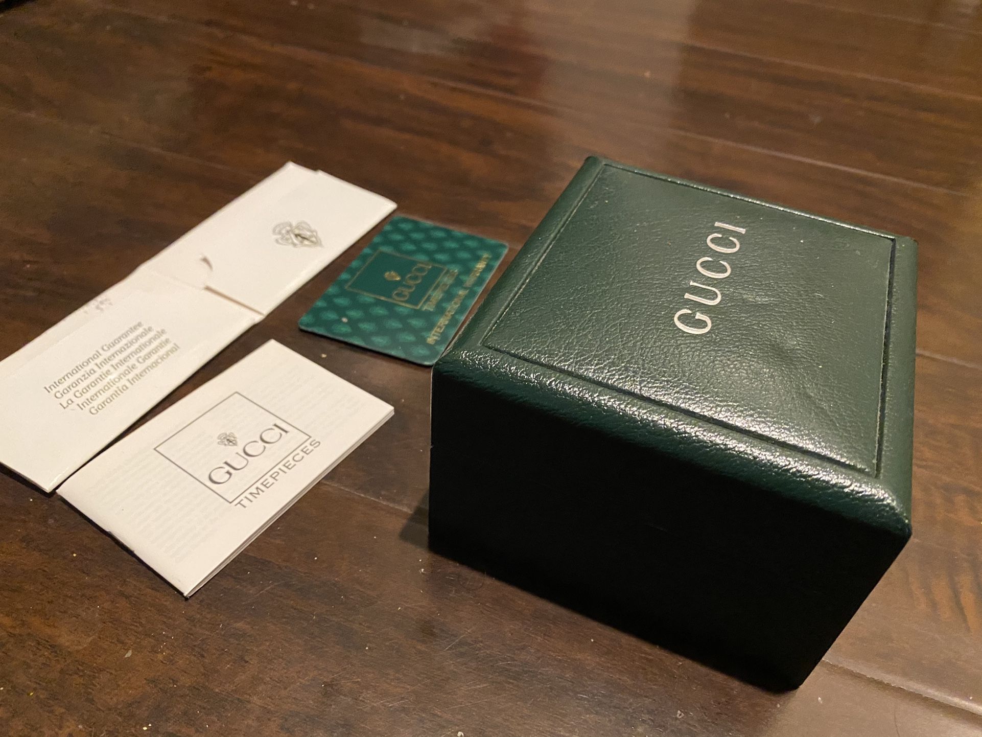 Gucci Green WATCH BOX All 12 interchangeable bezels! Including the 2 hard to find  main image 3