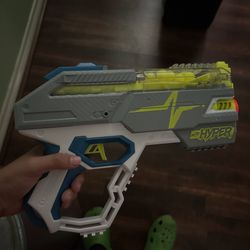 Nerf Gun (w the little bullets)