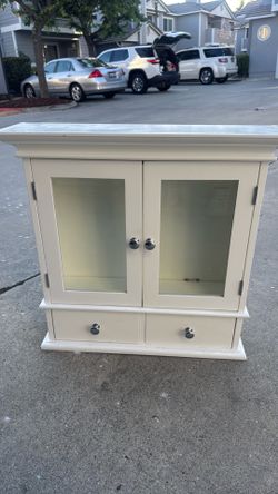 Bathroom cabinet