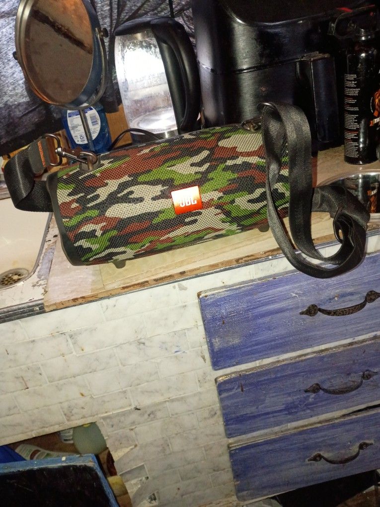 JBL Extreme 2 Bluetooth Speaker/ Camouflage