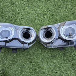 2020 Dodge Challenger Headlights Left & Right 